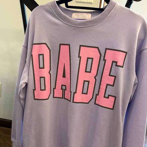 NWOT ONE ELEVEN NORTH SHE'S A BABE CREW NECK SWEATSHIRT - Picture 1 of 6
